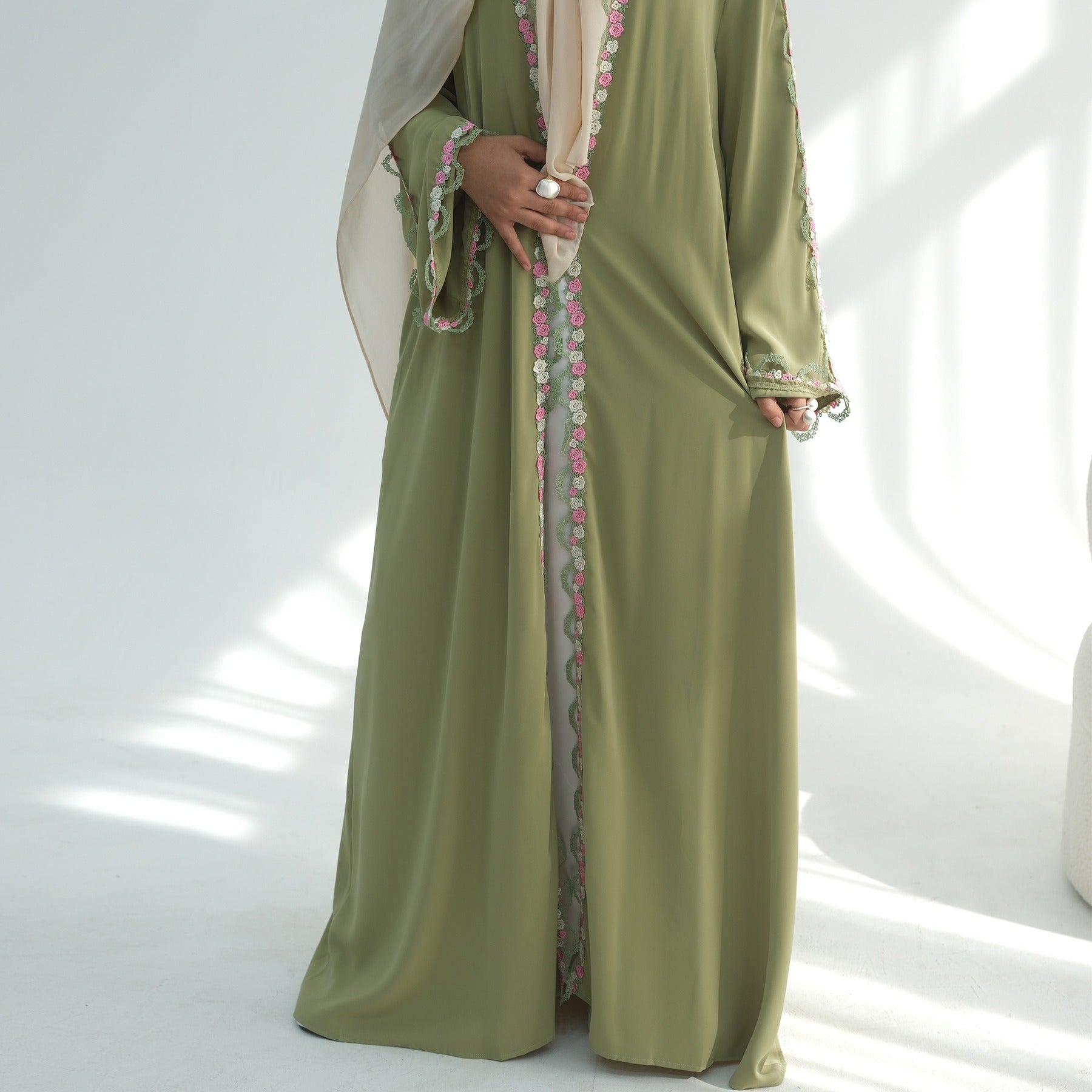 LM324 Cardigan Abaya Broderie Florale - Mode Modeste Femmes Musulmanes