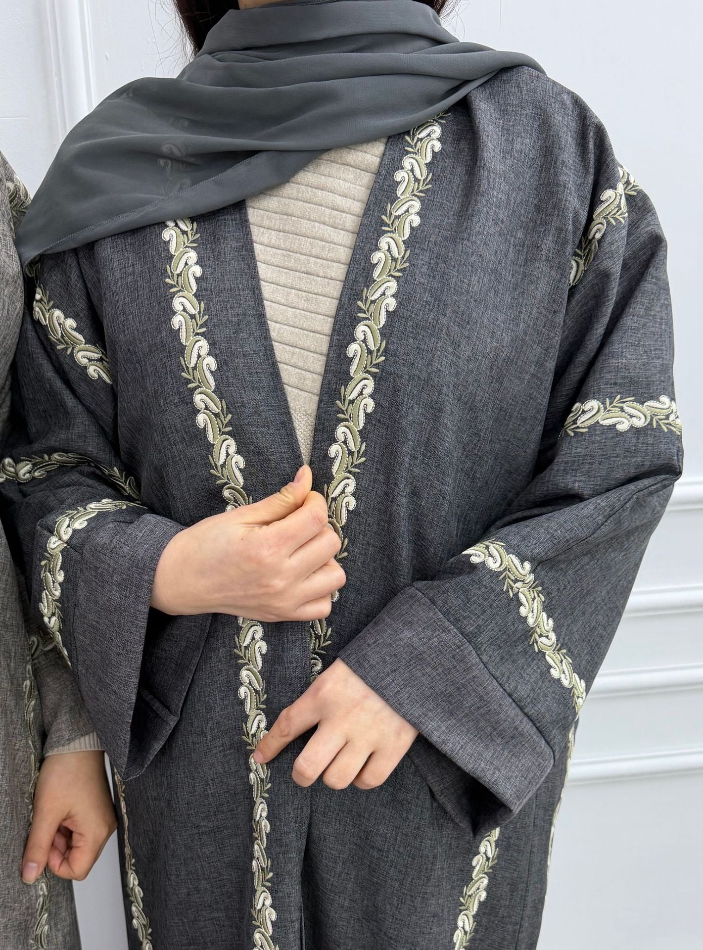 LM319 Cardigan Abaya Brodé - Vêtement Extérieur Modeste Élégant