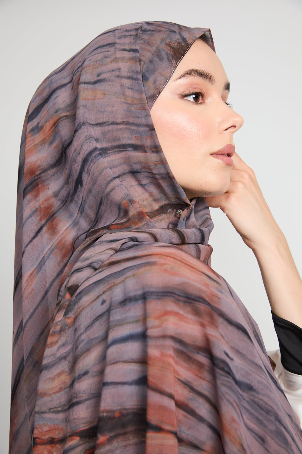 Hijab Mousseline Tie Dye Luxe - Coucher de Soleil Noir - ÉDITION LIMITÉE