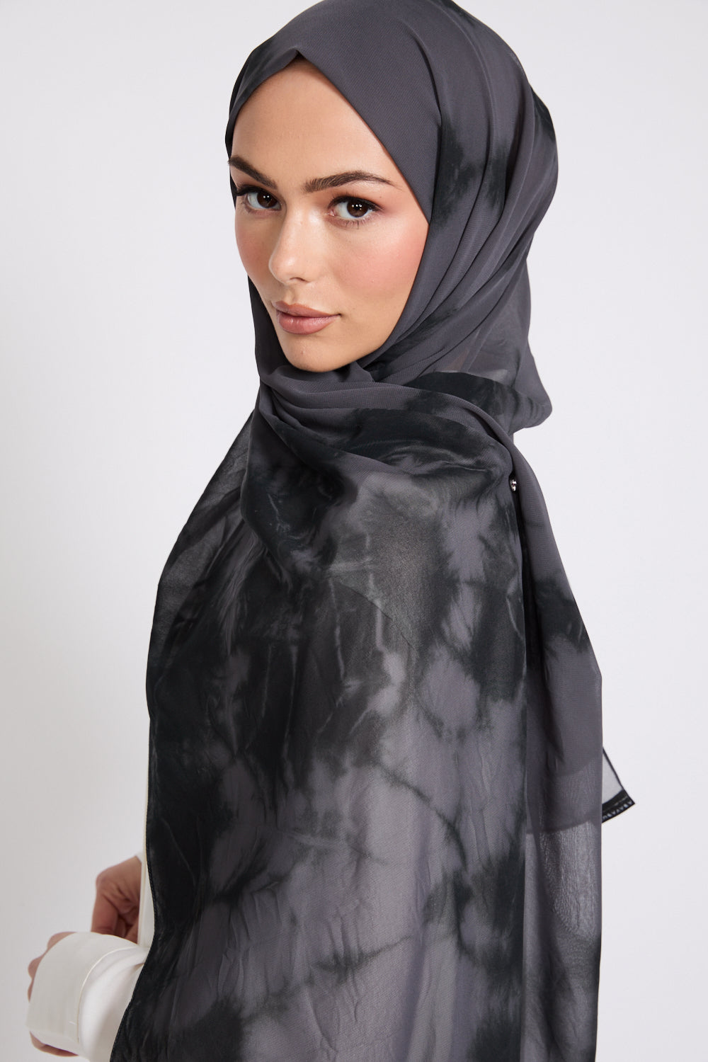 Hijab Georgette Mousseline Tie Dye - Éclipse Noire