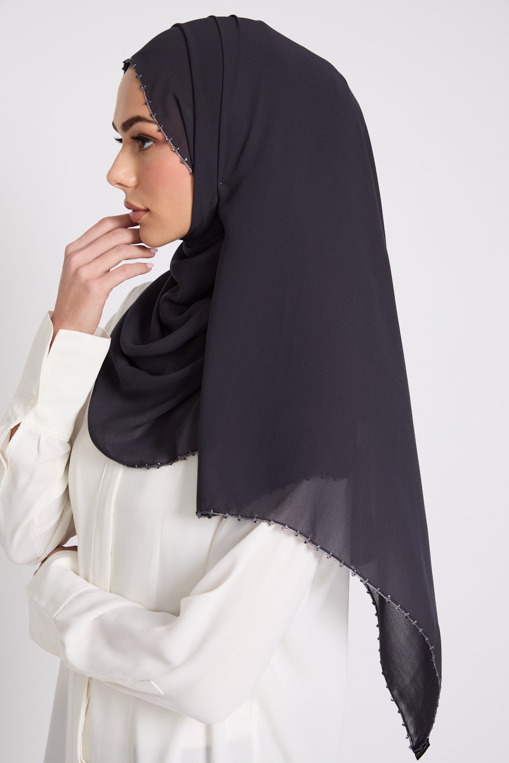 Hijab Georgette Luxe avec Détails Délicats - Zibeline Minuit