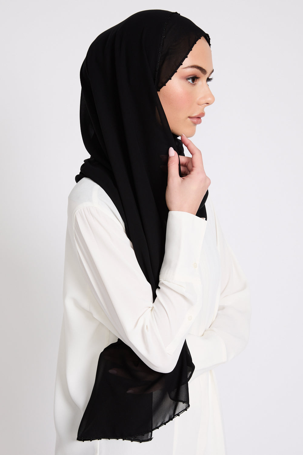 Hijab Georgette Luxe avec Détails Délicats - Noir