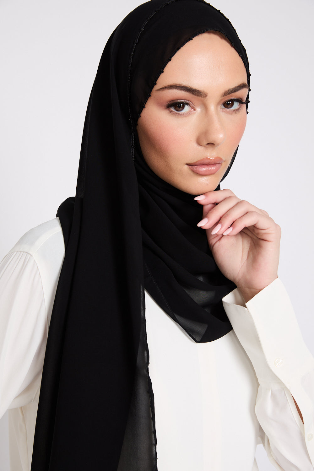 Hijab Georgette Luxe avec Détails Délicats - Noir