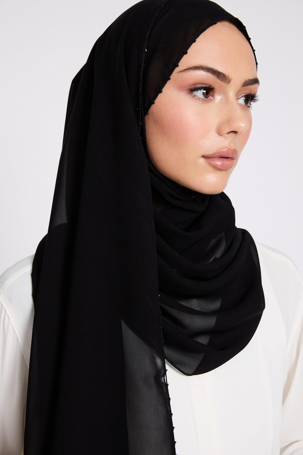 Hijab Georgette Luxe avec Détails Délicats - Noir