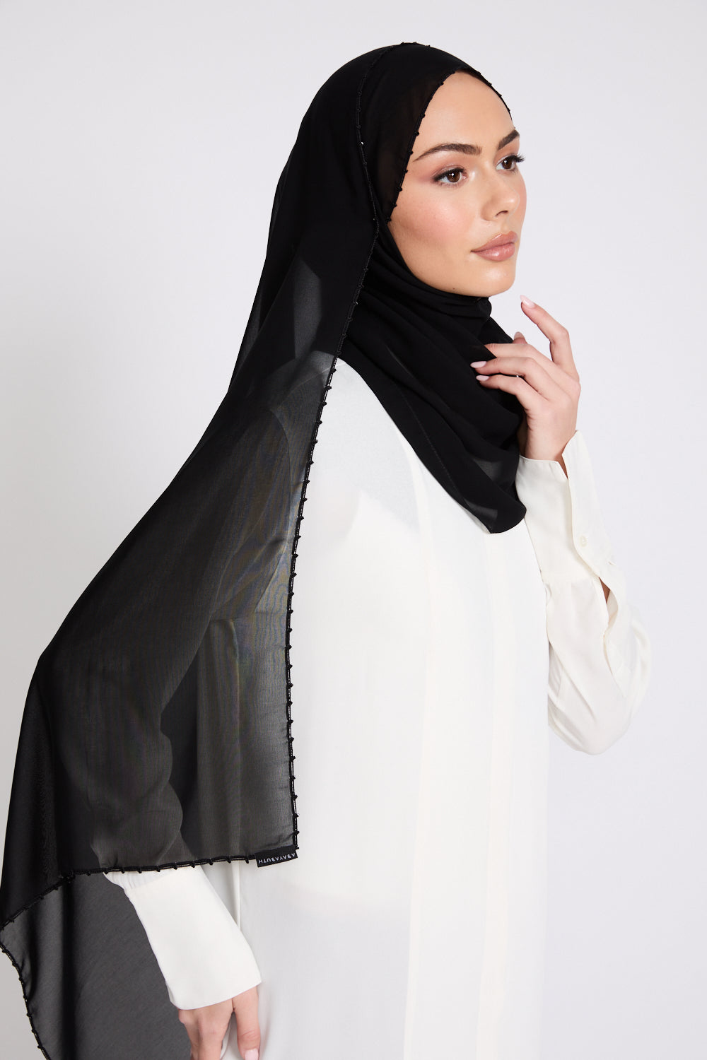 Hijab Georgette Luxe avec Détails Délicats - Noir
