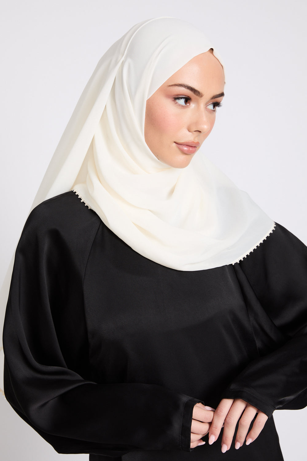 Hijab Georgette Luxe avec Détails Délicats - Ivoire
