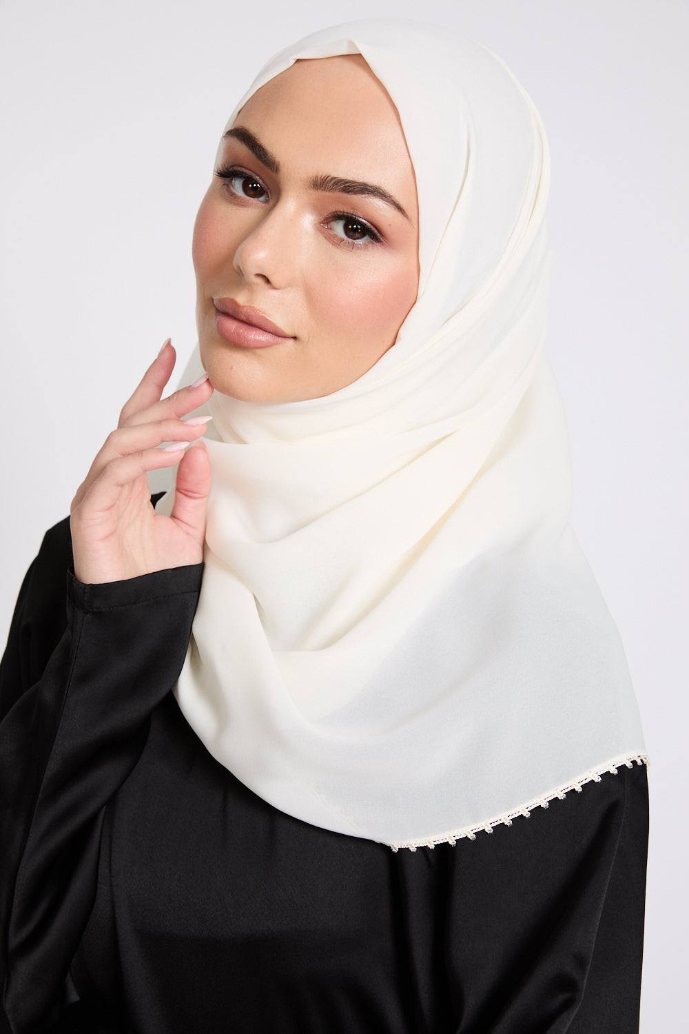 Hijab Georgette Luxe avec Détails Délicats - Ivoire