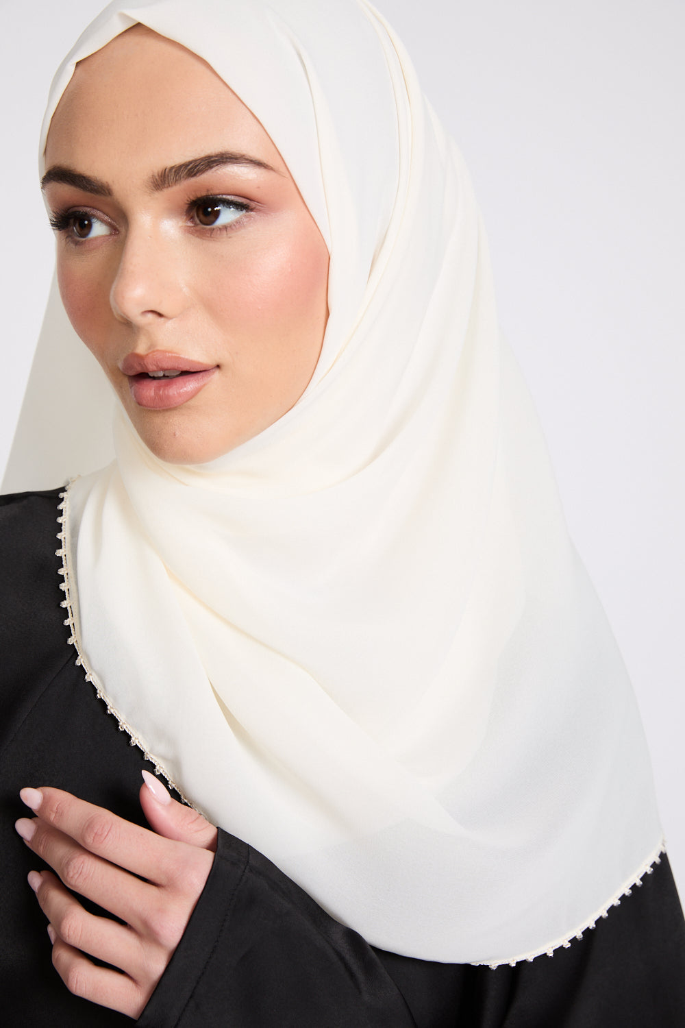 Hijab Georgette Luxe avec Détails Délicats - Ivoire