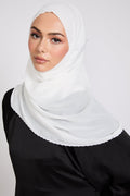 Hijab Georgette Luxe avec Détails Délicats - Blanc Cassé