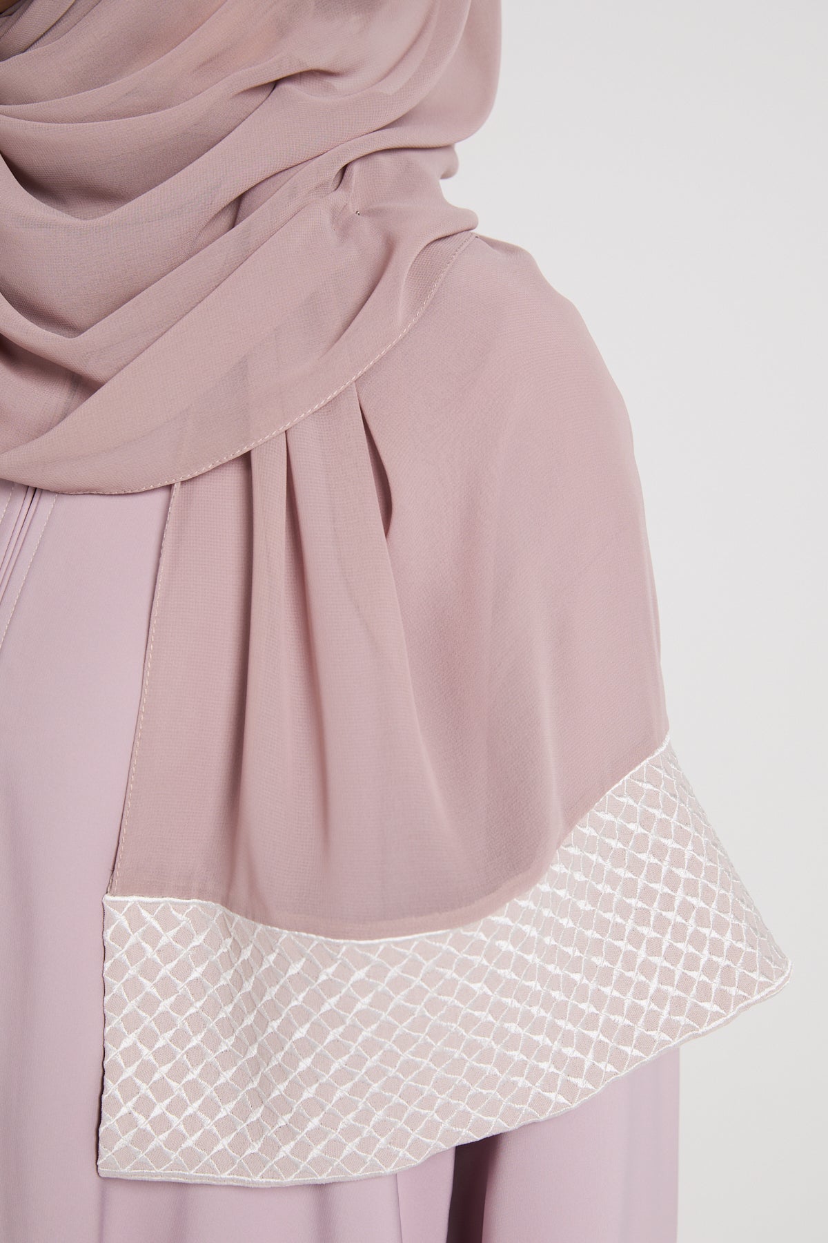 Hijab Georgette Mousseline Dentelle Brodée Brume Rose Premium