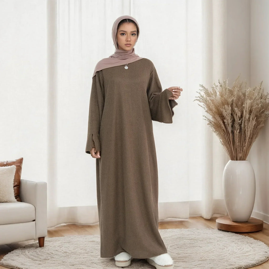 Abaya Maxi Robe d'Hiver Douillette – Modèle Tricoté Fermé pour Femmes Voilées | LM075