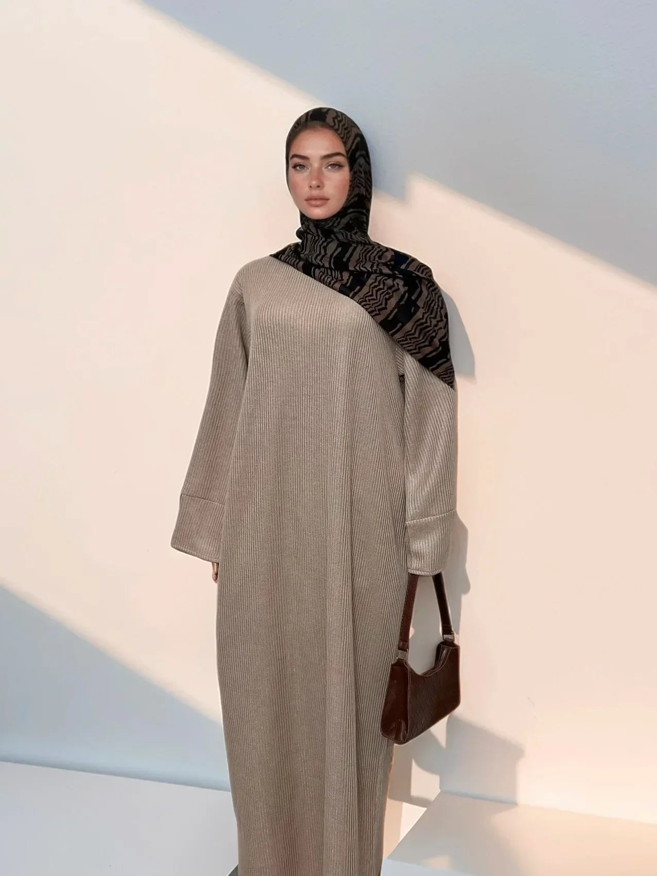 Abaya Maxi Robe d'Hiver Douillette – Modèle Tricoté Fermé pour Femmes Voilées | LM075