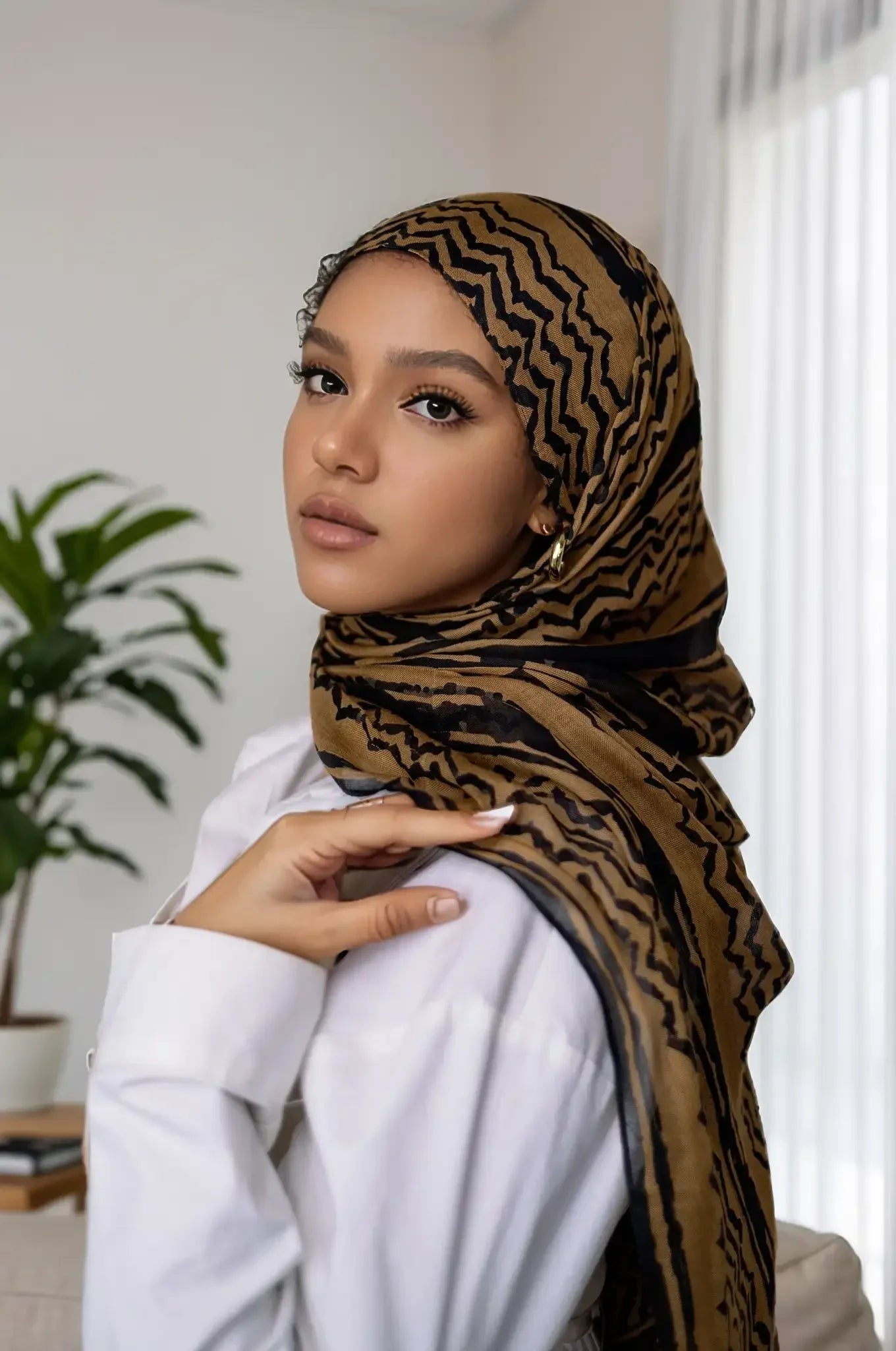 Foulard Hijab Imprimé Noir Hatta Qawah | Keffieh Stylé pour Tenue Islamique Modeste