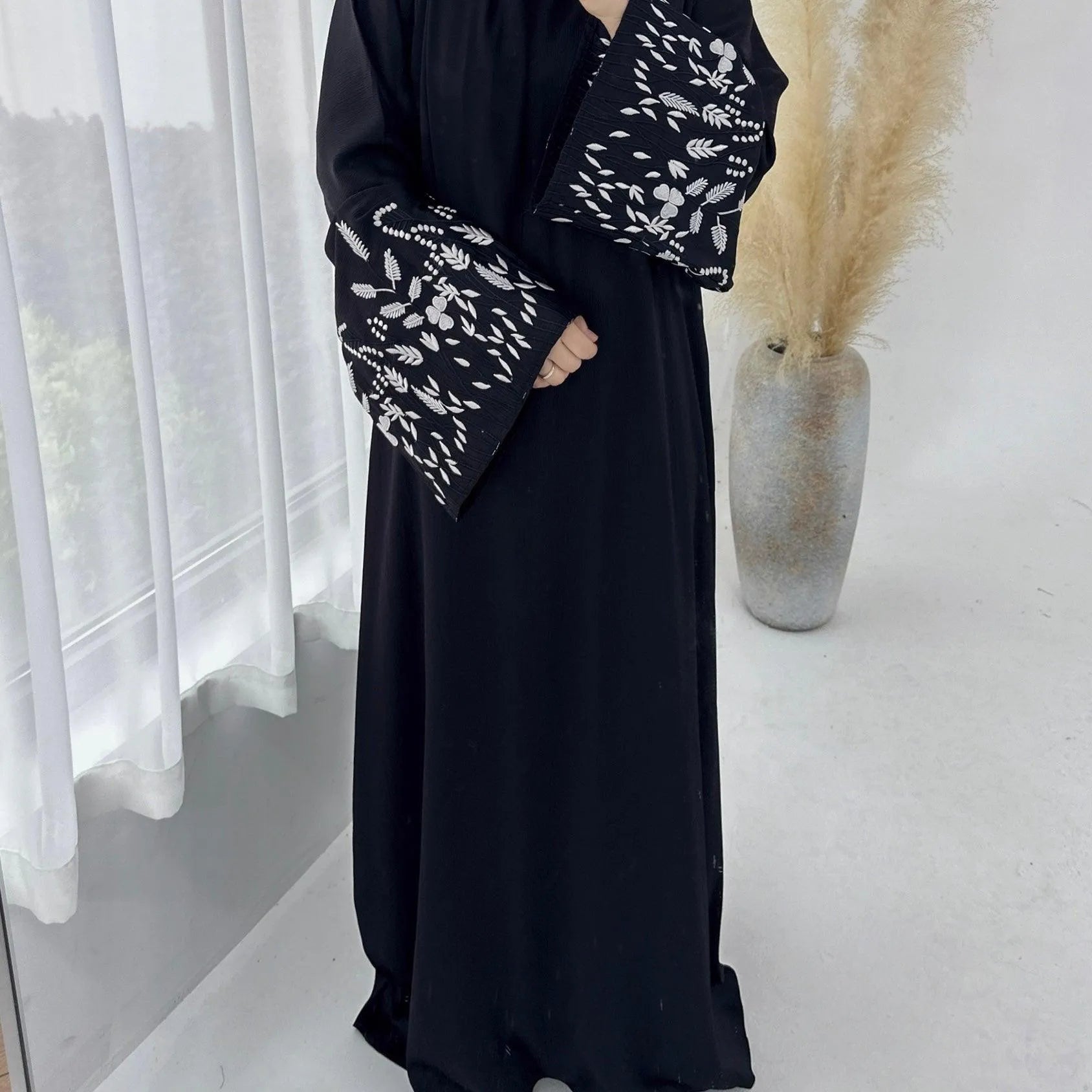 LM026 Abaya Brodée Florale Roya | Robe Maxi Satin avec Ceinture