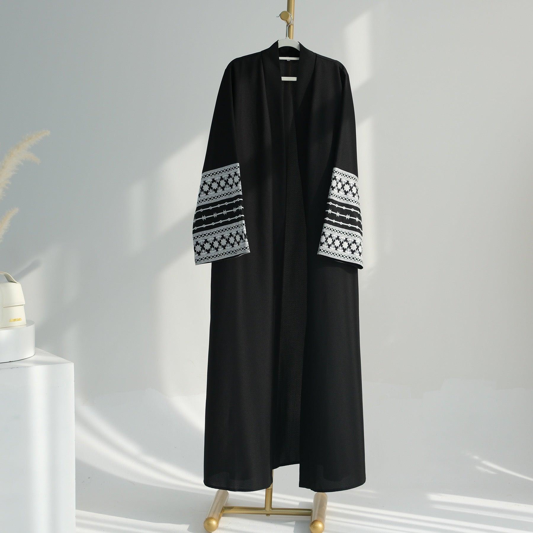 LM039 Abaya Lin Brodée avec Ceinture & Poches | Style Ouvert Modeste pour Aïd et Quotidien