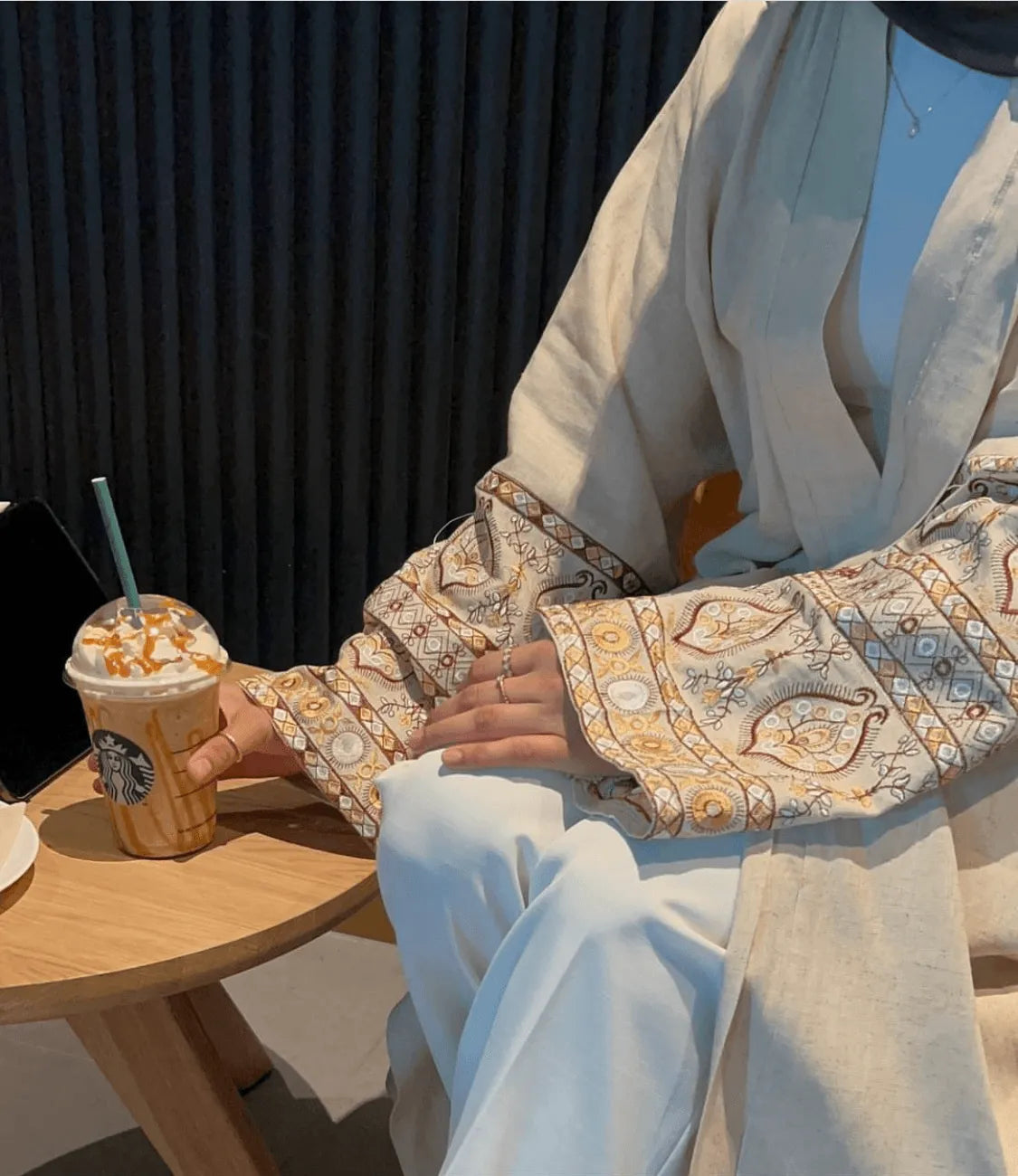 LM040 Abaya Lin Ouverte Brodée | Cardigan Kaftan Modeste Ouvert Devant