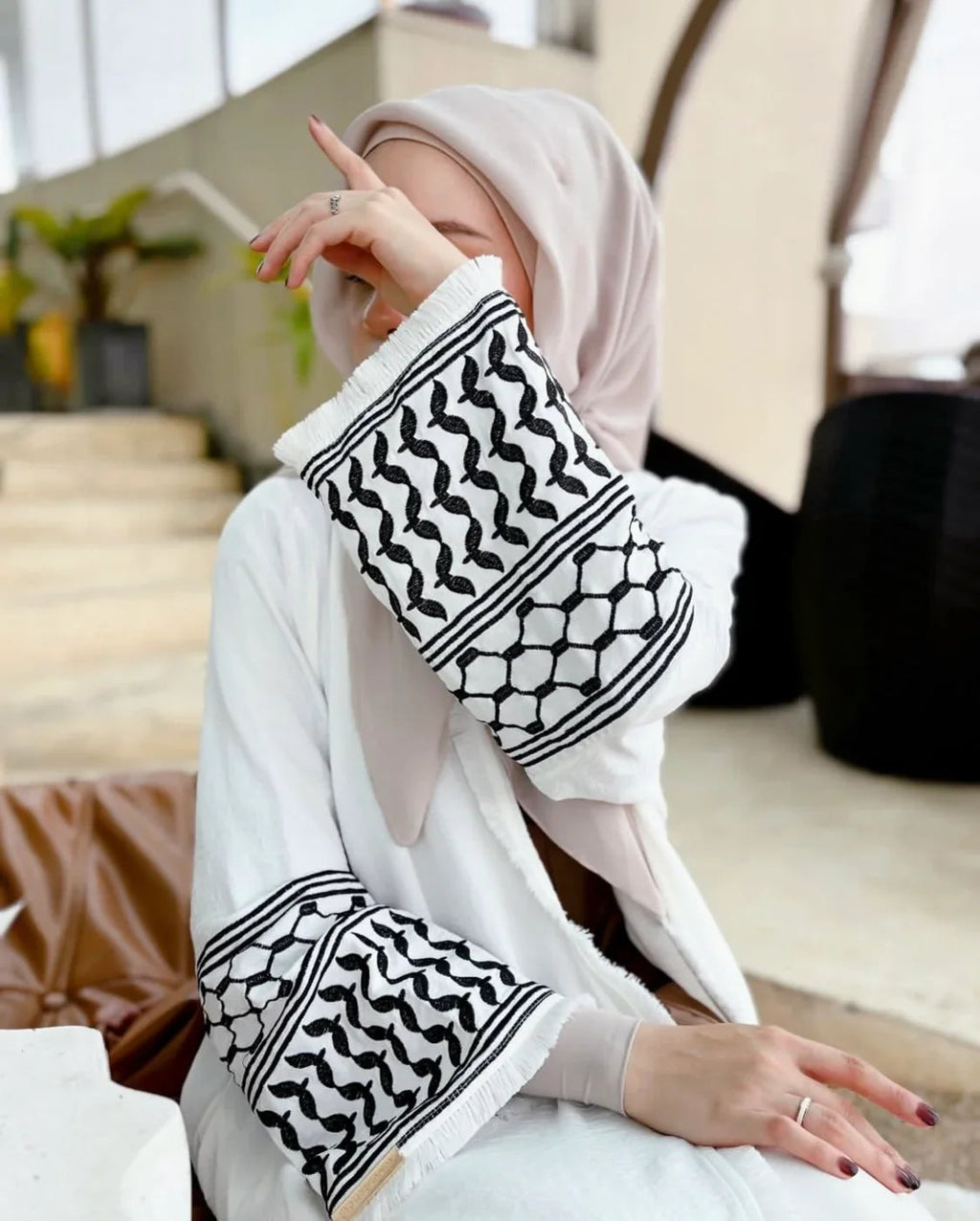 LM046 Abaya Kimono Modeste Inspirée Keffieh | Design Ceinture & Glands