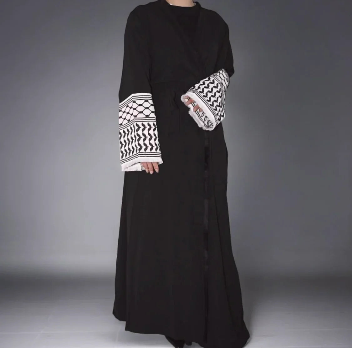LM046 Abaya Kimono Modeste Inspirée Keffieh | Design Ceinture & Glands