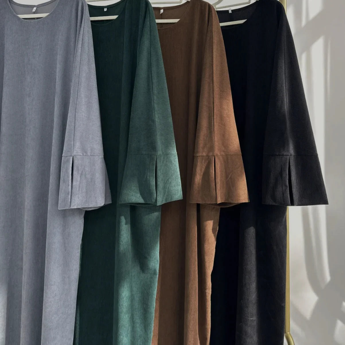 LM049 Abaya Velours Côtelé Robe Maxi d'Hiver | Vêtement Islamique Modeste Fermé Épais
