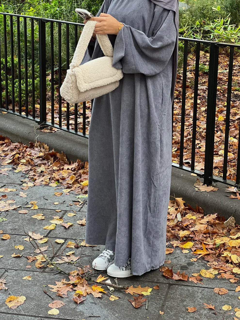 LM049 Abaya Velours Côtelé Robe Maxi d'Hiver | Vêtement Islamique Modeste Fermé Épais