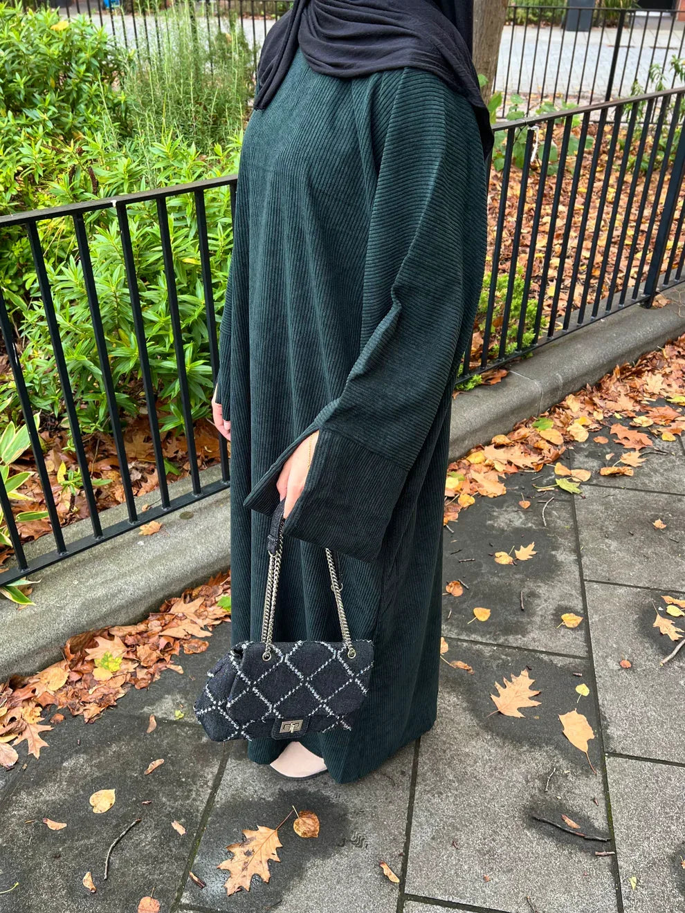 LM049 Abaya Velours Côtelé Robe Maxi d'Hiver | Vêtement Islamique Modeste Fermé Épais