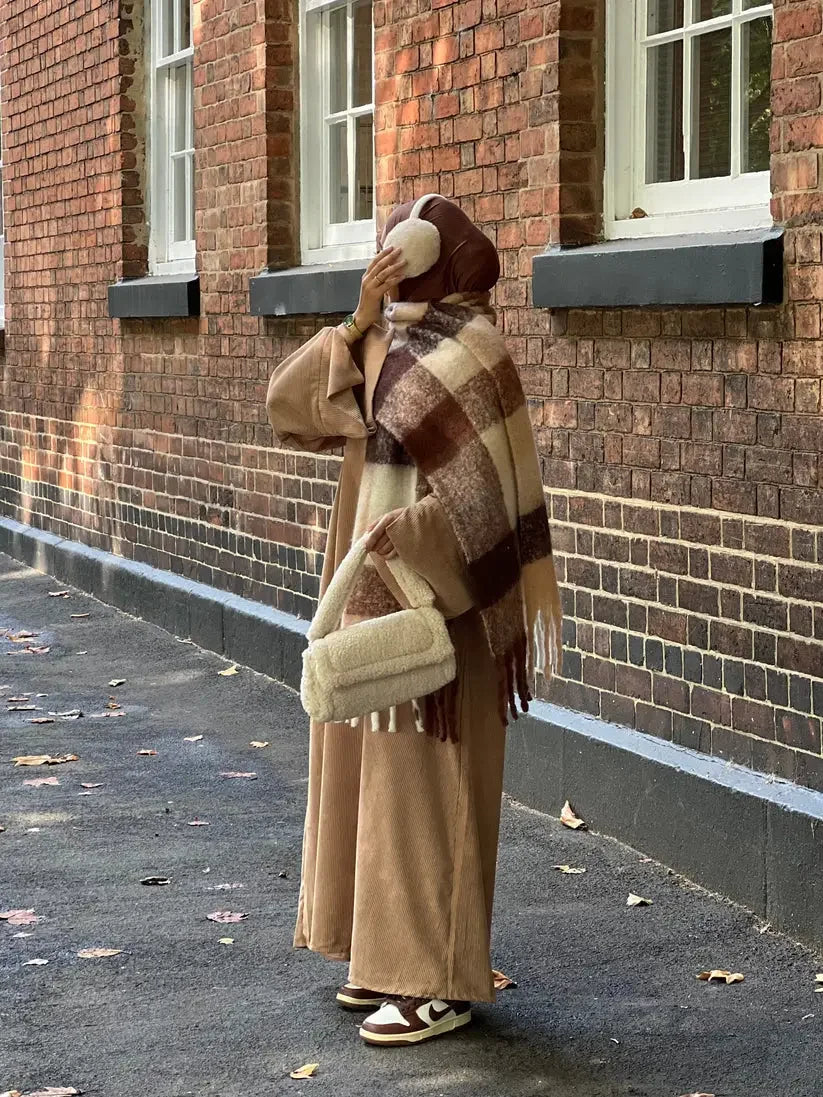 LM049 Abaya Velours Côtelé Robe Maxi d'Hiver | Vêtement Islamique Modeste Fermé Épais