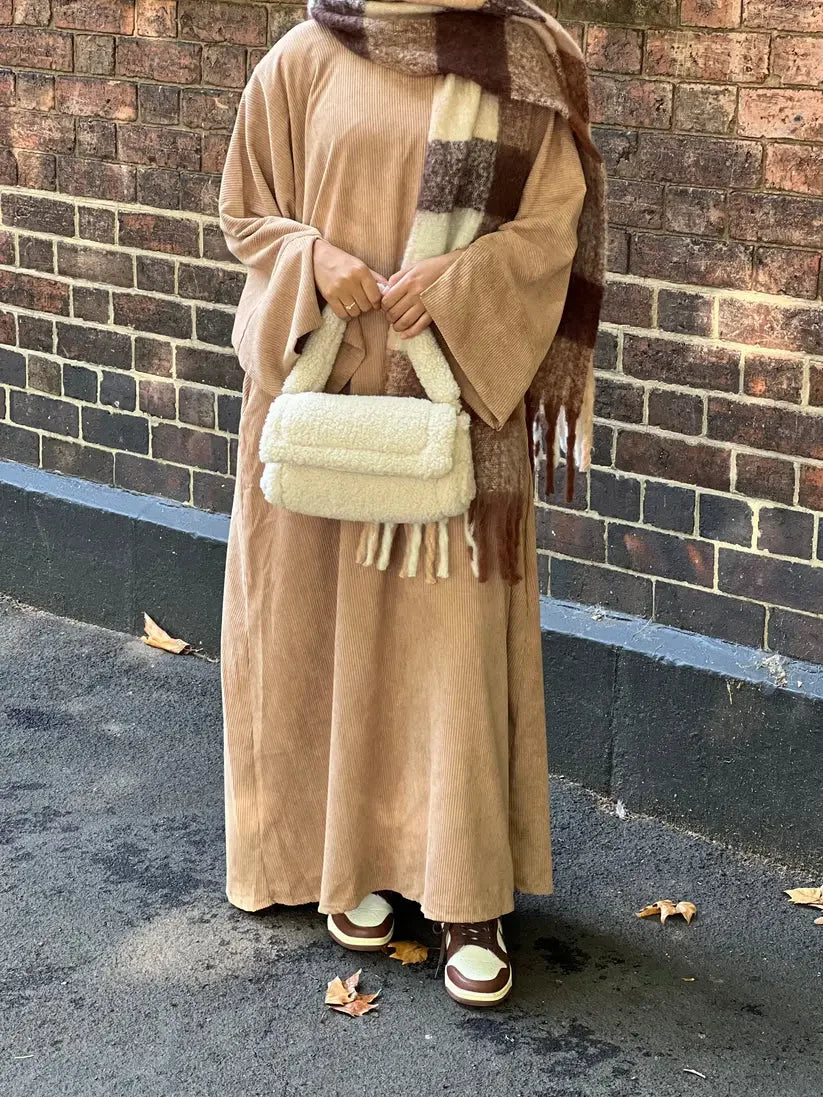 LM049 Abaya Velours Côtelé Robe Maxi d'Hiver | Vêtement Islamique Modeste Fermé Épais