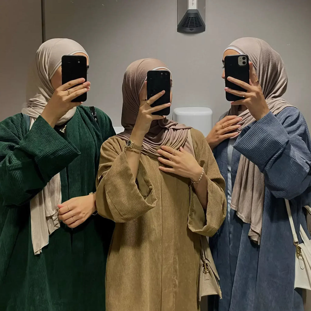 LM052 Abaya Hiver Velours Côtelé | Style Ouvert Douillet avec Manches Fermées pour Tenue Modeste