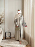 LM054 Abaya Satin Florale Ouverte | Style Khaleeji Brodé pour Aïd et Modestie Quotidienne
