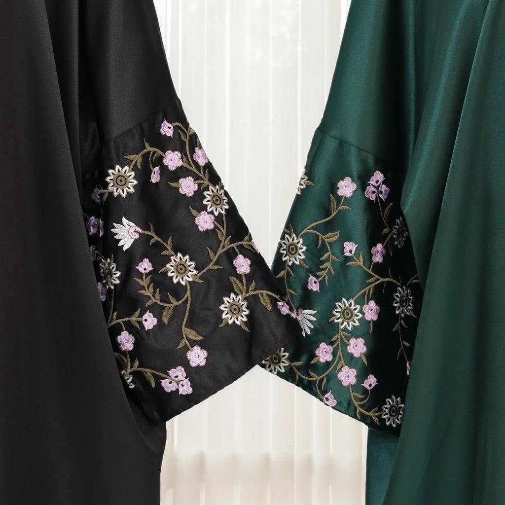 LM054 Abaya Satin Florale Ouverte | Style Khaleeji Brodé pour Aïd et Modestie Quotidienne