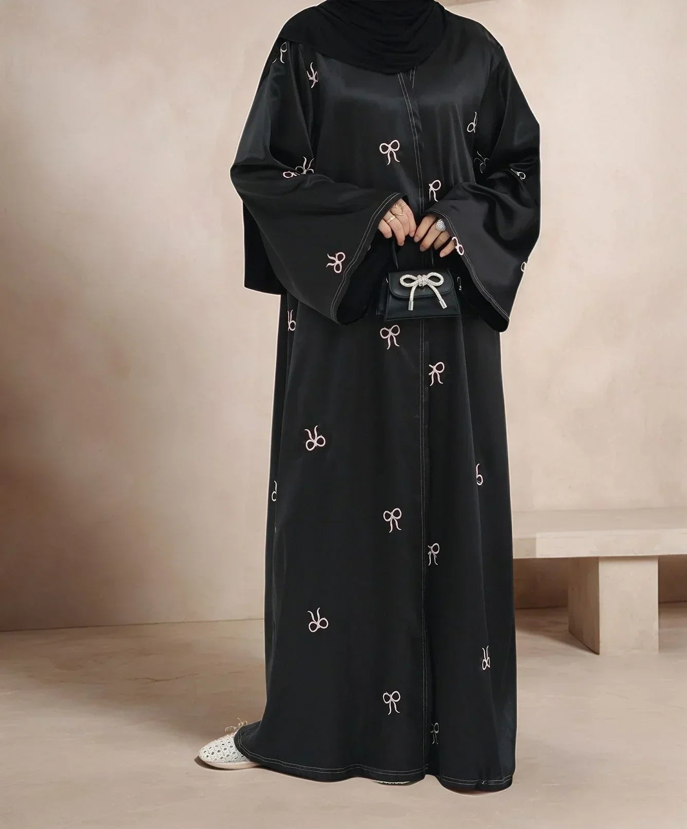 LM068 Abaya Aïd Satin avec Nœuds Brodés & Manches Cloche | Robe Modeste Luxueuse pour Aïd & Iftar