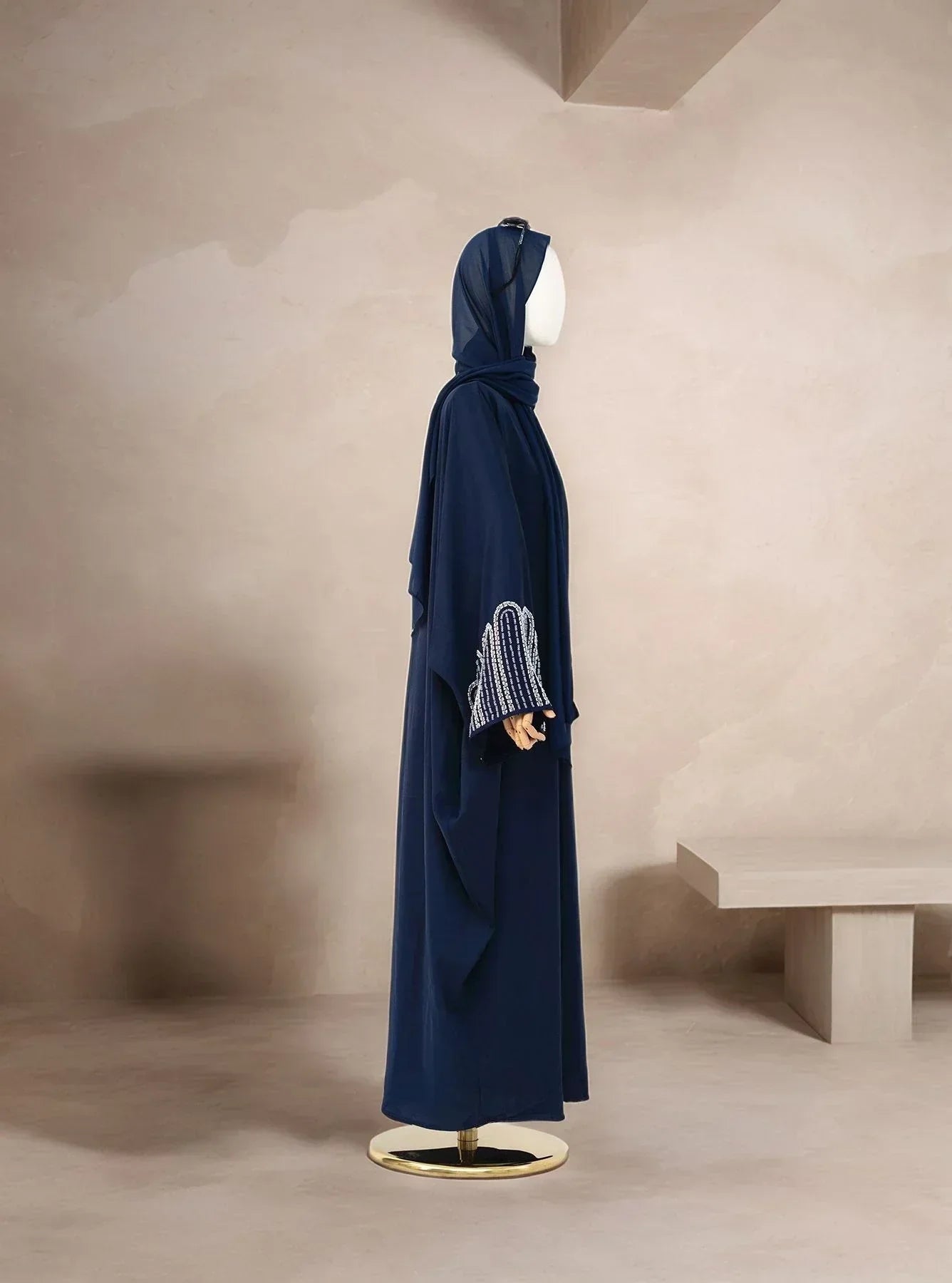 LM069 Abaya Khaleeji pour Aïd – Cardigan Nidha Luxueux avec Perles & Strass