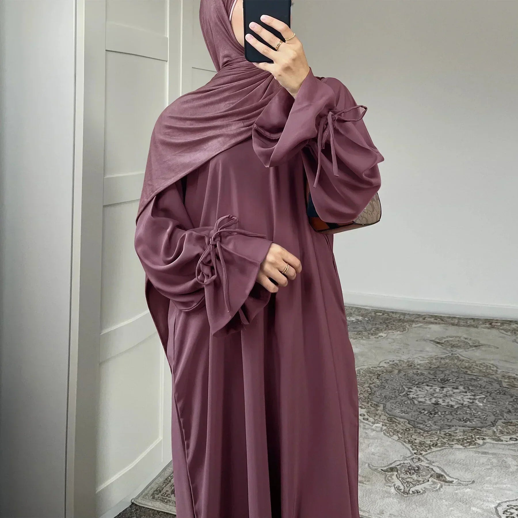 LM070 Abaya Adaptée Allaitement Poignets Noués | Manchette Flora | Tissu Nidha Doux