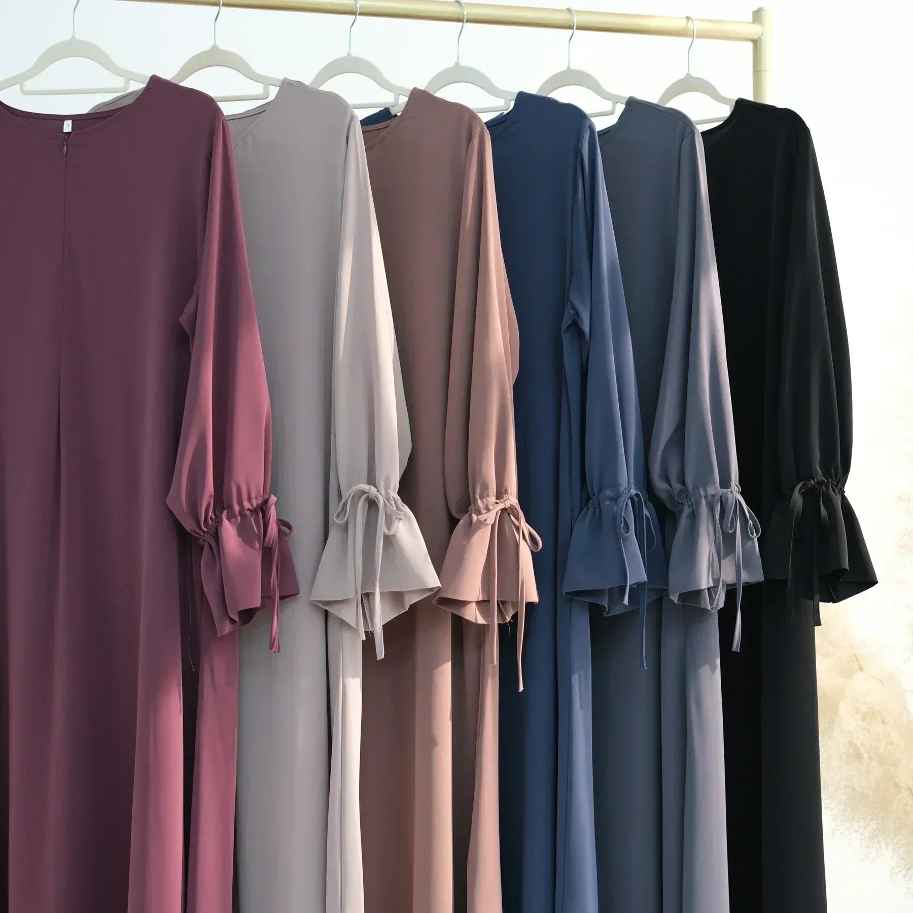LM070 Abaya Adaptée Allaitement Poignets Noués | Manchette Flora | Tissu Nidha Doux