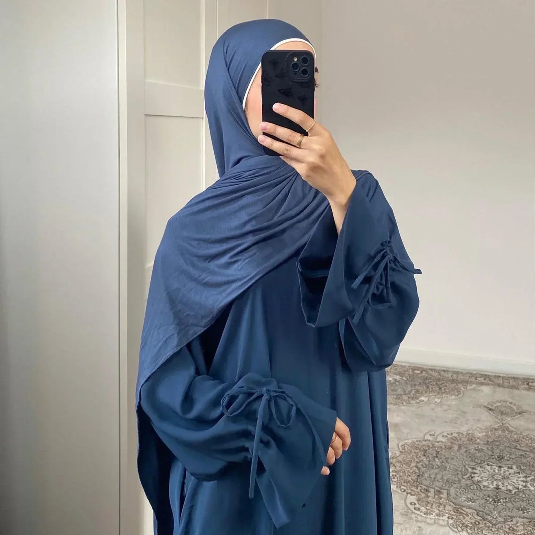 LM070 Abaya Adaptée Allaitement Poignets Noués | Manchette Flora | Tissu Nidha Doux