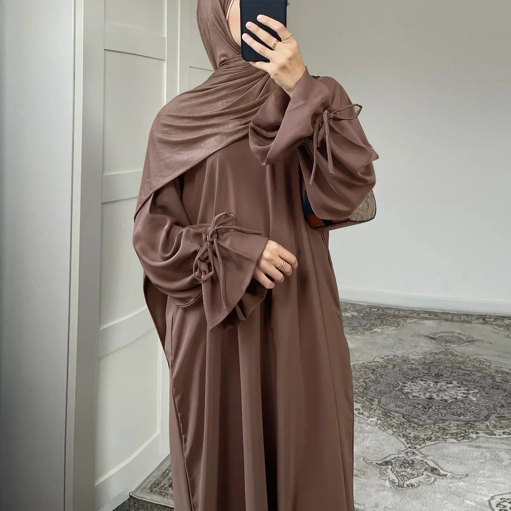 LM070 Abaya Adaptée Allaitement Poignets Noués | Manchette Flora | Tissu Nidha Doux