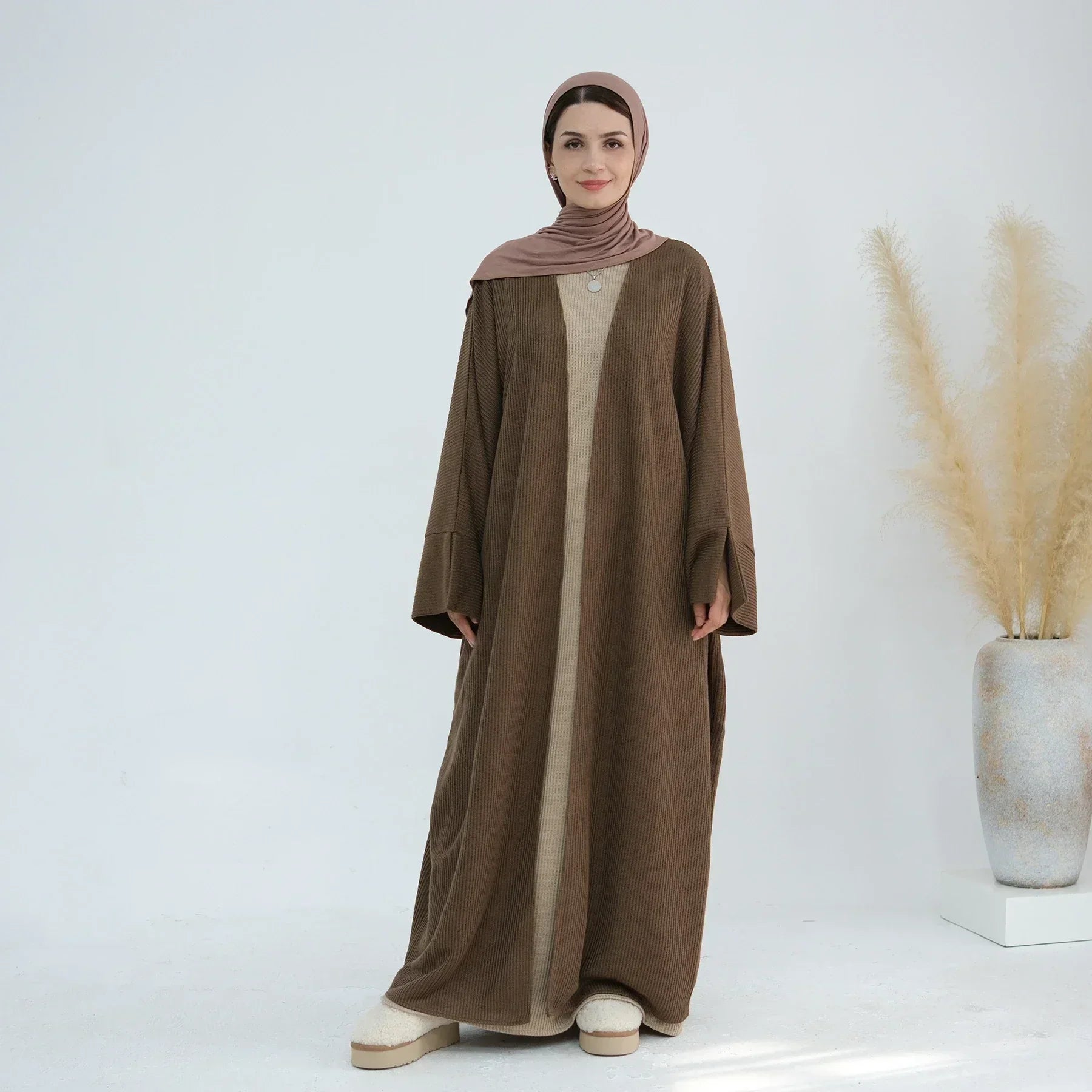 LM074 Cardigan Abaya Ouvert Tricoté Chaud | Pièce Superposition Hiver Modeste Design Ouvert Devant