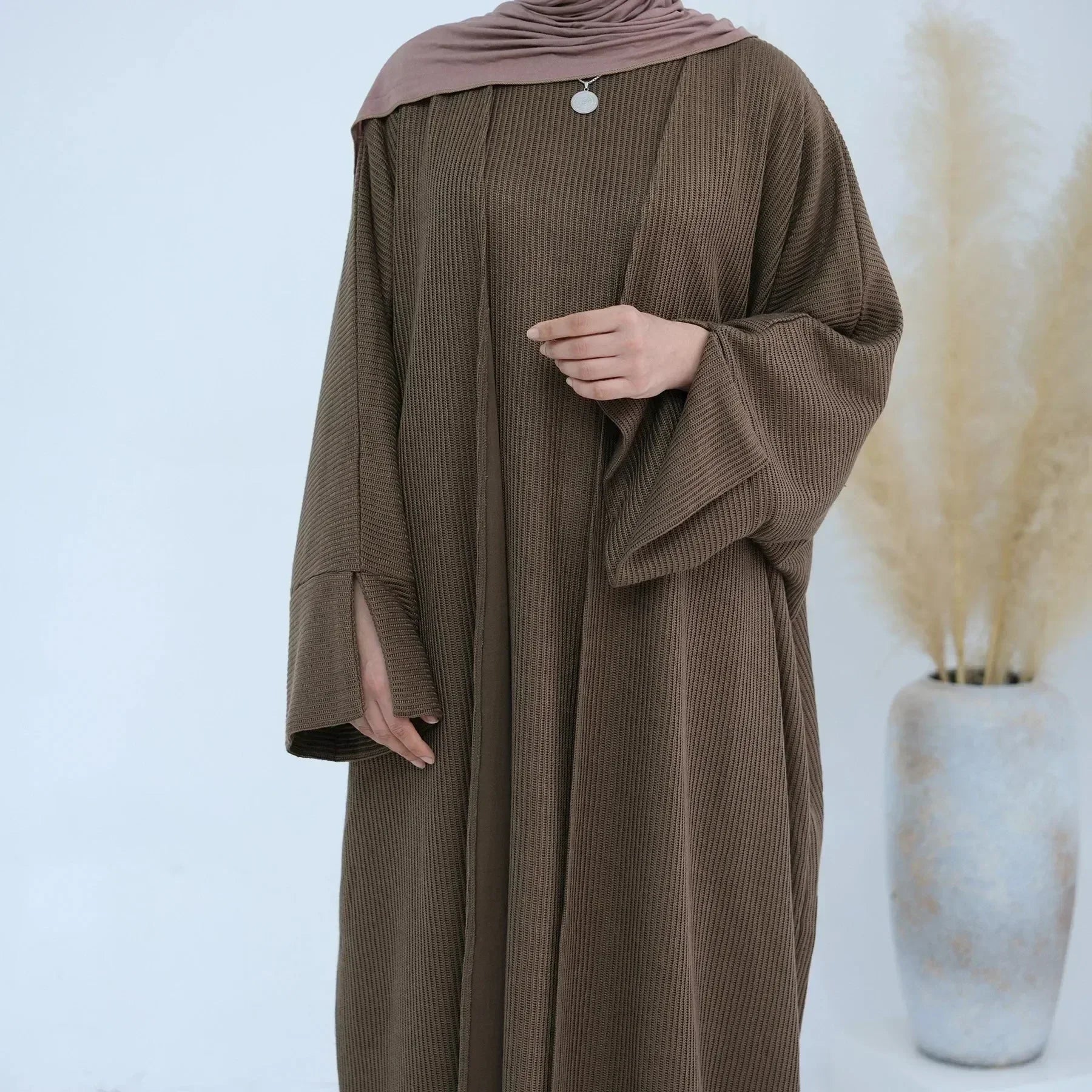 LM074 Cardigan Abaya Ouvert Tricoté Chaud | Pièce Superposition Hiver Modeste Design Ouvert Devant