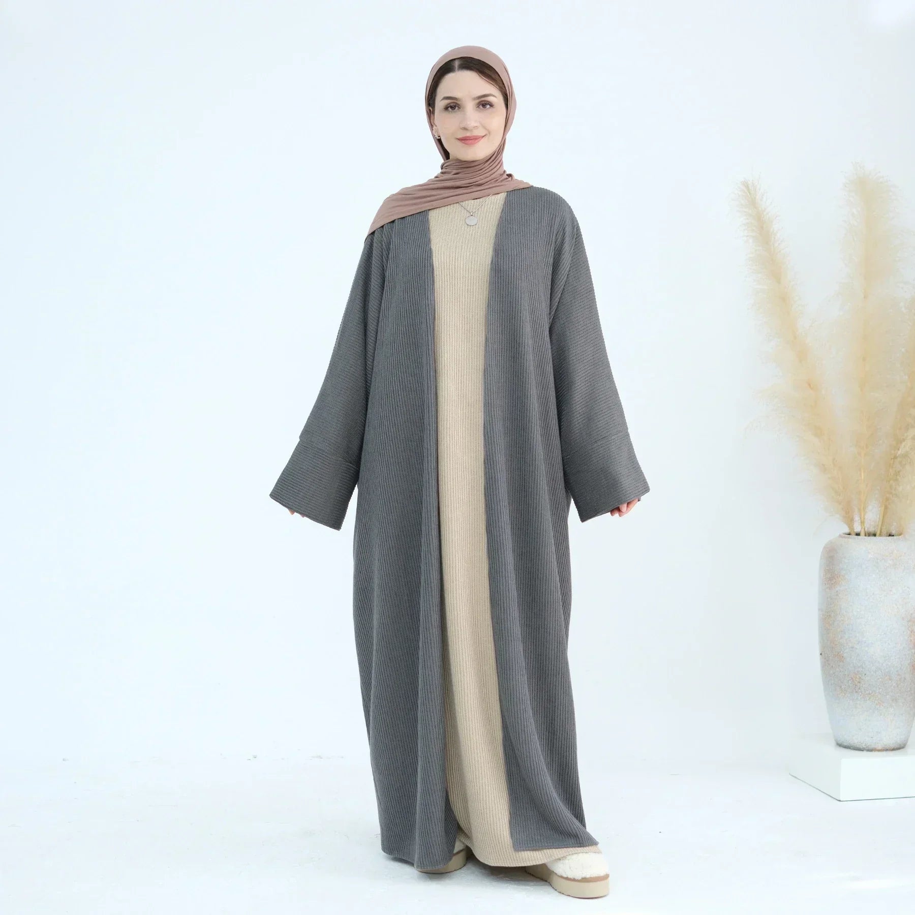 LM074 Cardigan Abaya Ouvert Tricoté Chaud | Pièce Superposition Hiver Modeste Design Ouvert Devant