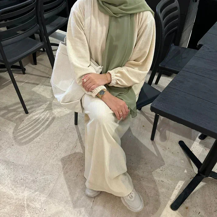 LM078 Robe Abaya Velours Côtelé Manches à Revers | Essentiel Hiver Modeste avec Détails Nervurés