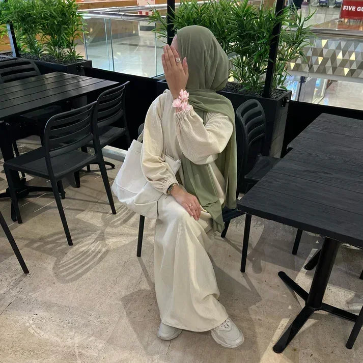 LM078 Robe Abaya Velours Côtelé Manches à Revers | Essentiel Hiver Modeste avec Détails Nervurés