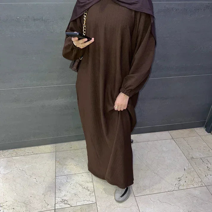 LM078 Robe Abaya Velours Côtelé Manches à Revers | Essentiel Hiver Modeste avec Détails Nervurés