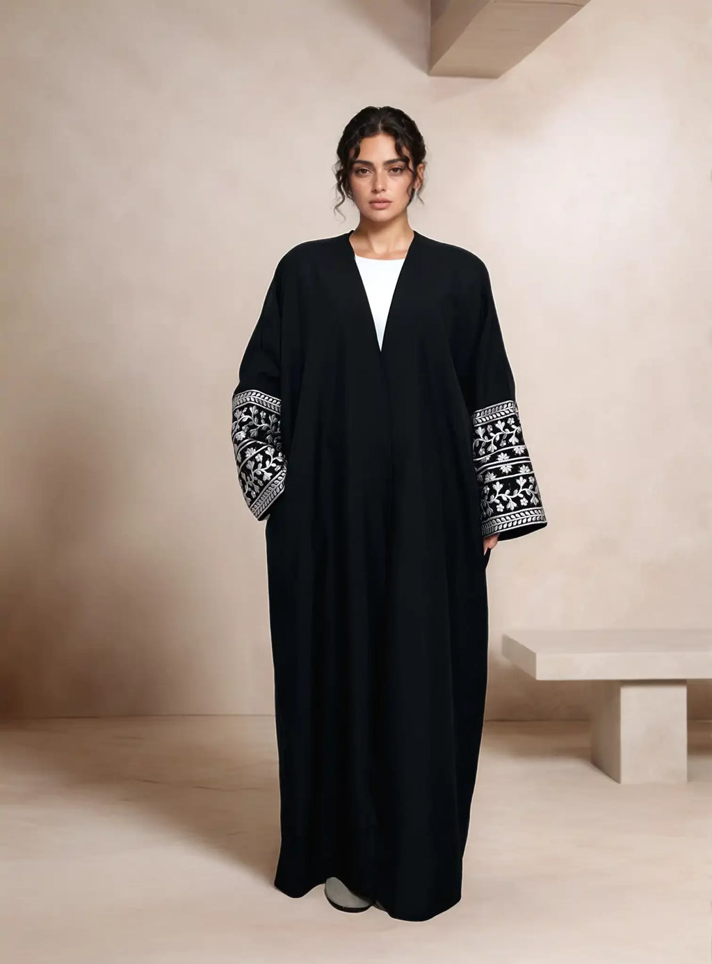 LM084 Abaya Ouverte Lin Texturé Brodé Marguerites Élégante | Vêtement Islamique Modeste pour Femmes