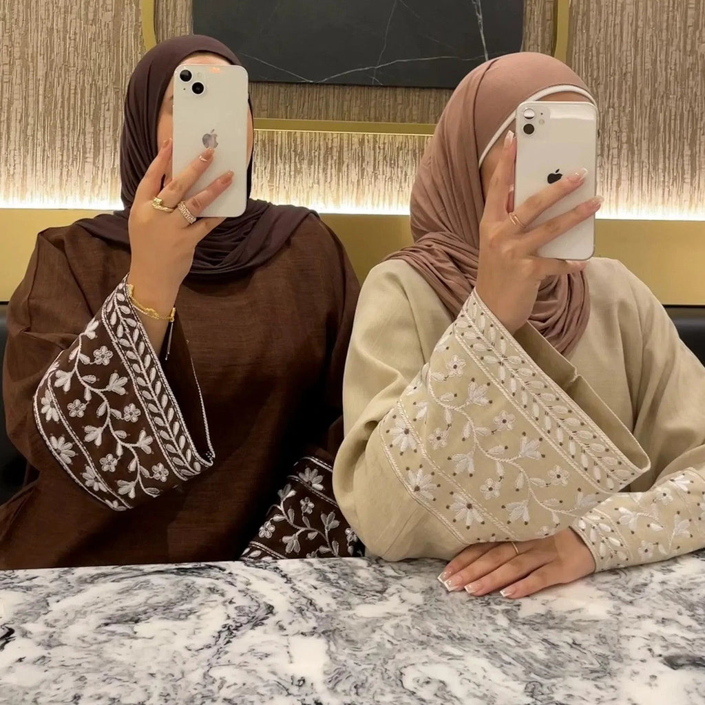 LM085 Robe Maxi Lin Texturé Brodé Marguerites Élégante Abaya Fermée