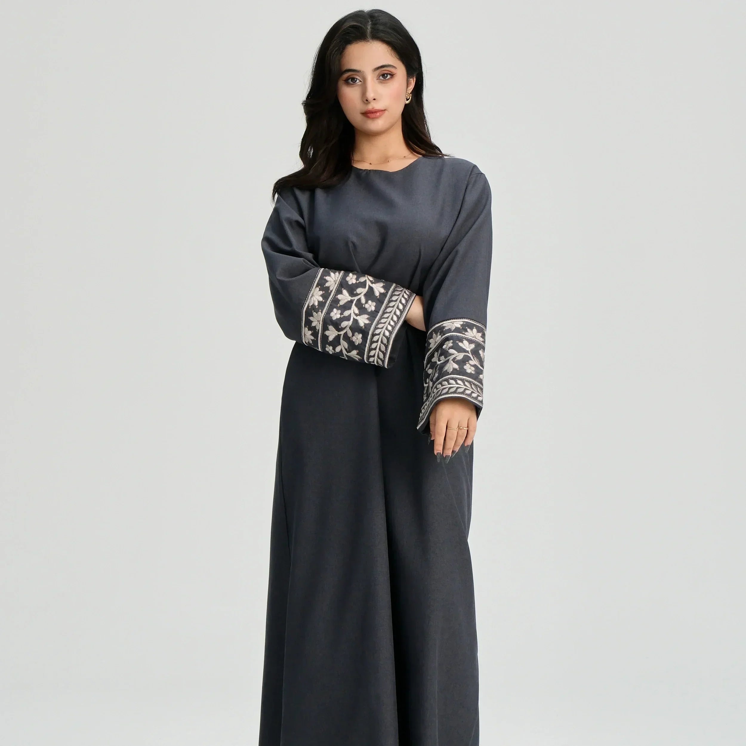 LM085 Robe Maxi Lin Texturé Brodé Marguerites Élégante Abaya Fermée