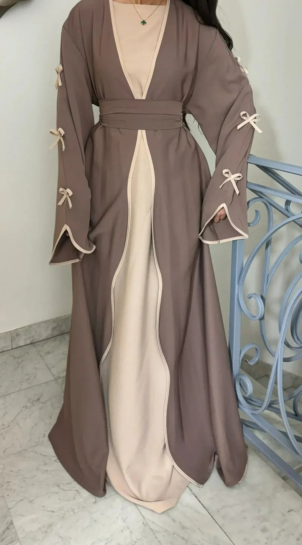 LM088 Cardigan Abaya Coquette | Tendance TikTok 2025 Design Nidha Soie Modeste