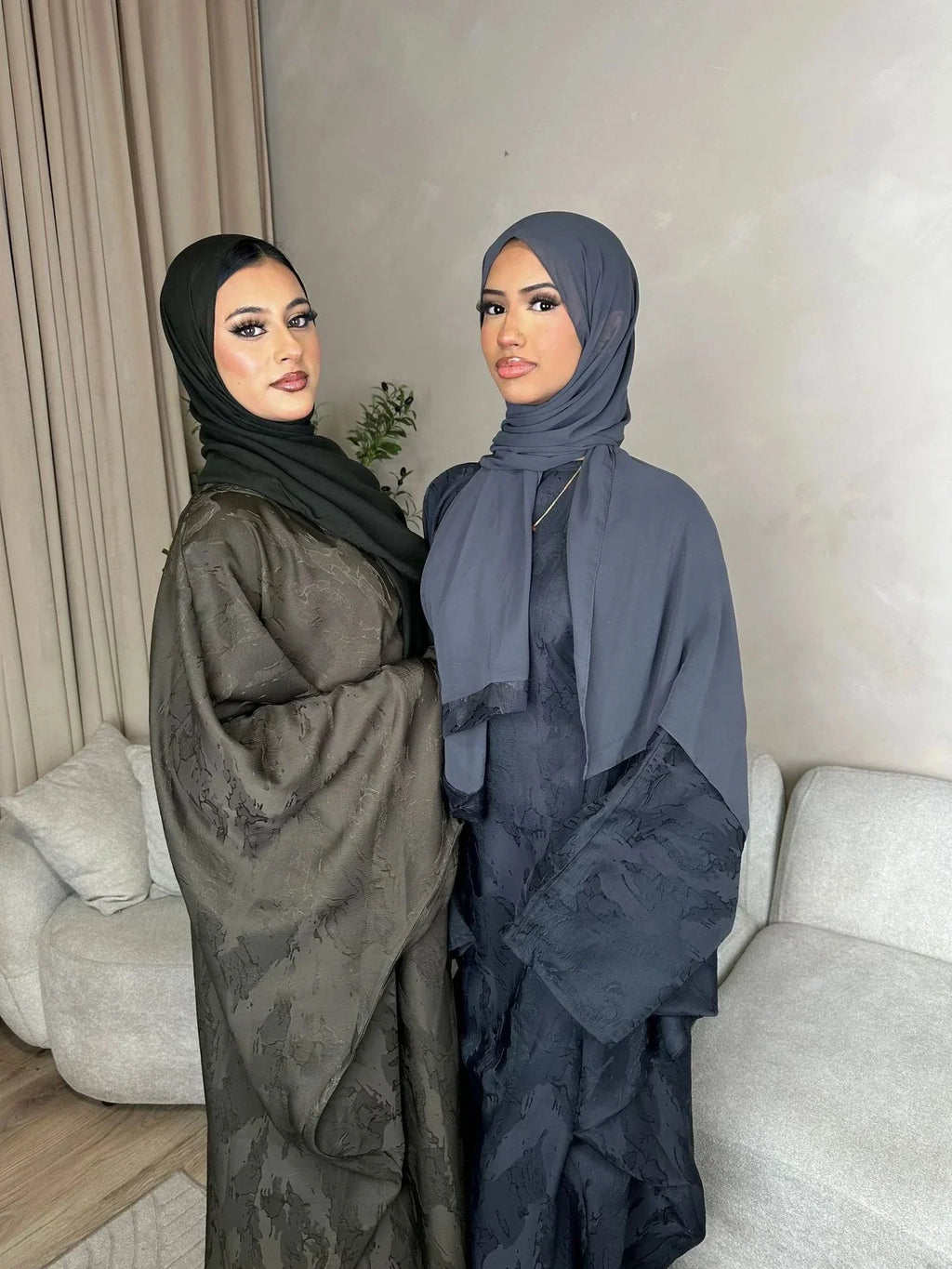 LM089 Ensemble Abaya Papillon Hira | Robe de Prière Jacquard Khaleeji Manches Chauve-Souris avec Hijab