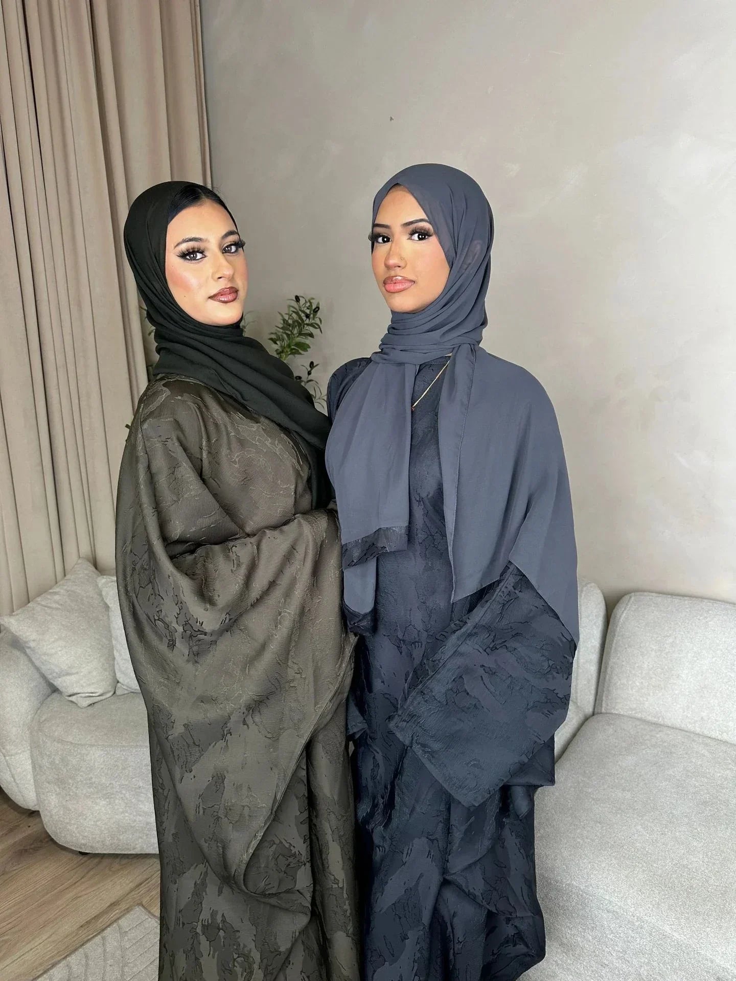 LM089 Ensemble Abaya Papillon Hira | Robe de Prière Jacquard Khaleeji Manches Chauve-Souris avec Hijab