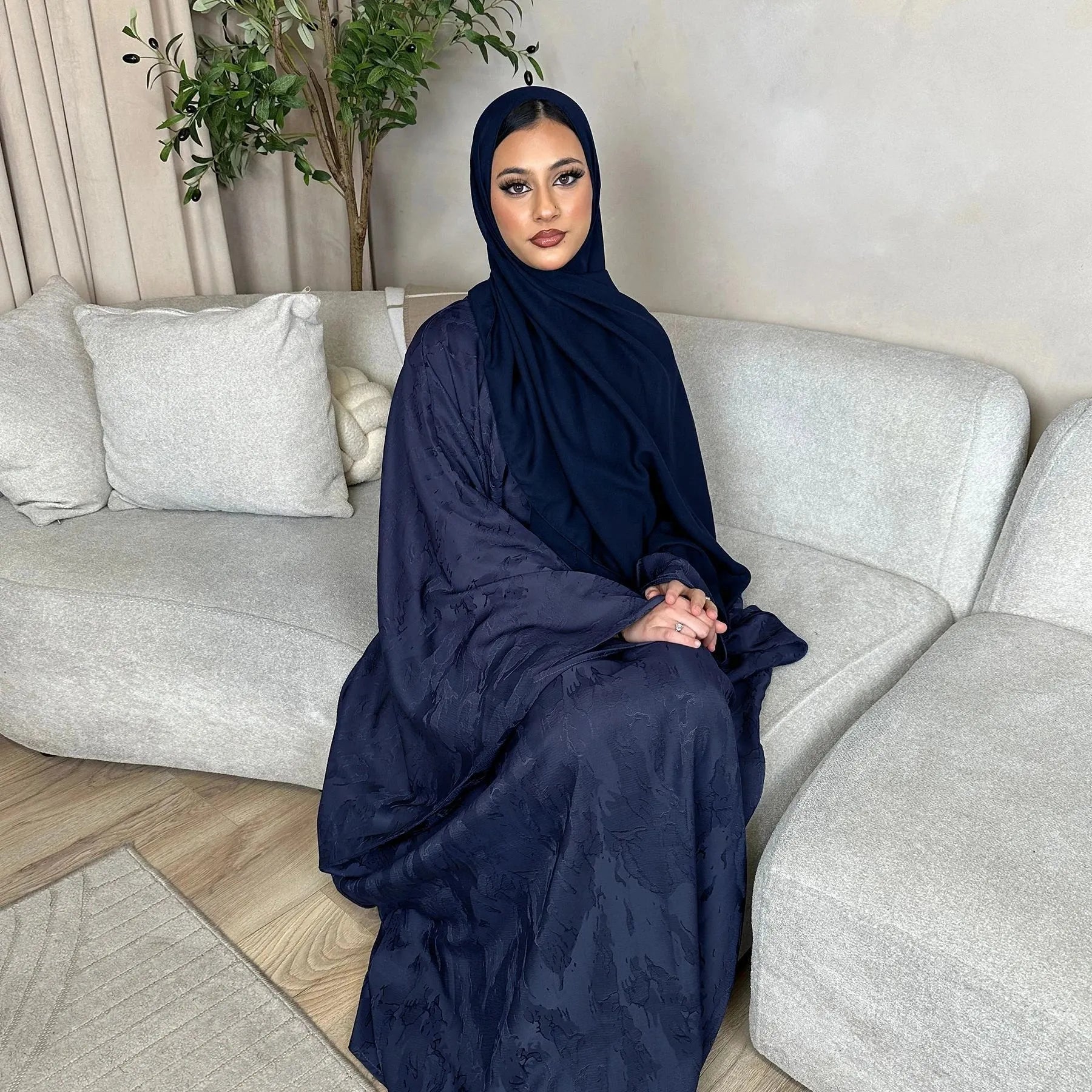 LM089 Ensemble Abaya Papillon Hira | Robe de Prière Jacquard Khaleeji Manches Chauve-Souris avec Hijab
