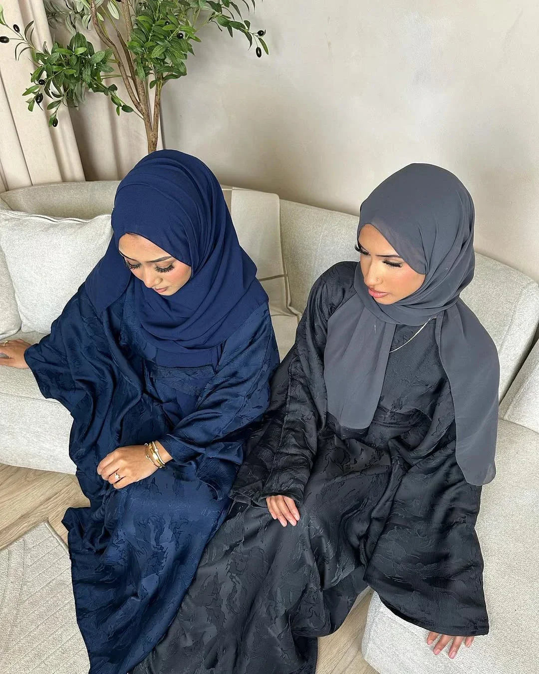 LM089 Ensemble Abaya Papillon Hira | Robe de Prière Jacquard Khaleeji Manches Chauve-Souris avec Hijab